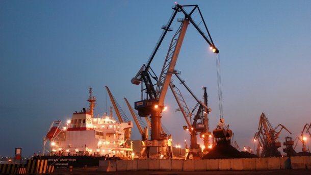 Chuyến tàu chở than từ Mỹ lần đầu tiên cập cảng Ukraine