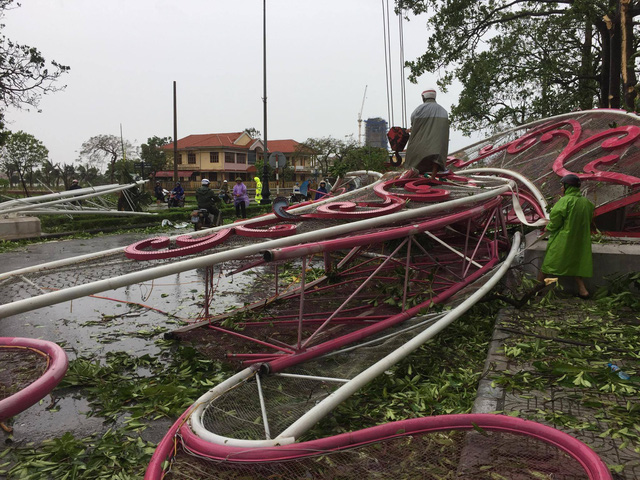 Những hình ảnh tan hoang nơi “siêu bão” quét qua