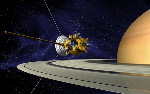 Tàu vũ trụ 3,9 tỷ USD của NASA bốc cháy, lao vào sao Thổ