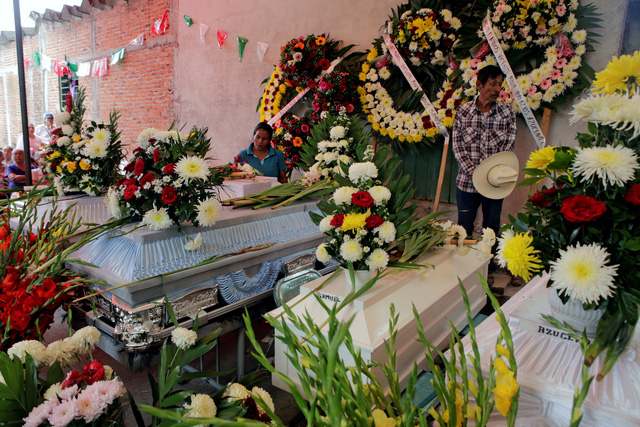 Số người chết lên đến 225, Mexico chạy đua cứu hộ