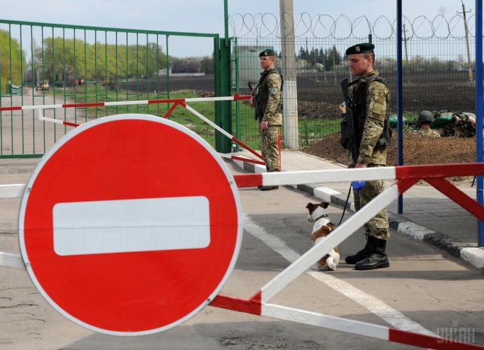 Thủ tướng Groisman phê phán gay gắt những điều kiện tại các trạm kiểm soát biên phòng Donbass và Crimea