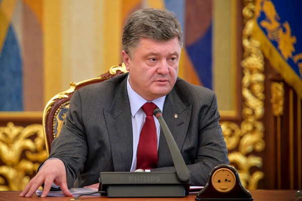 Tổng thống Porosenko giao nhiệm vụ cho Quốc hội thông qua luật bảo vệ tiếng Ukraine trong lĩnh vực dịch vụ