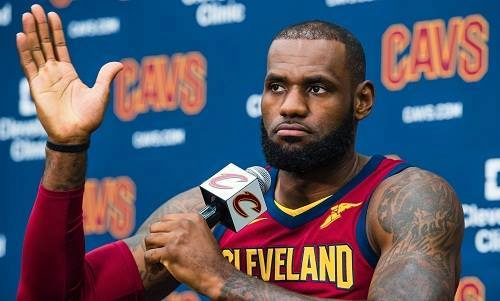 NBA ra luật cấm các cầu thủ quỳ gối khi hát quốc ca