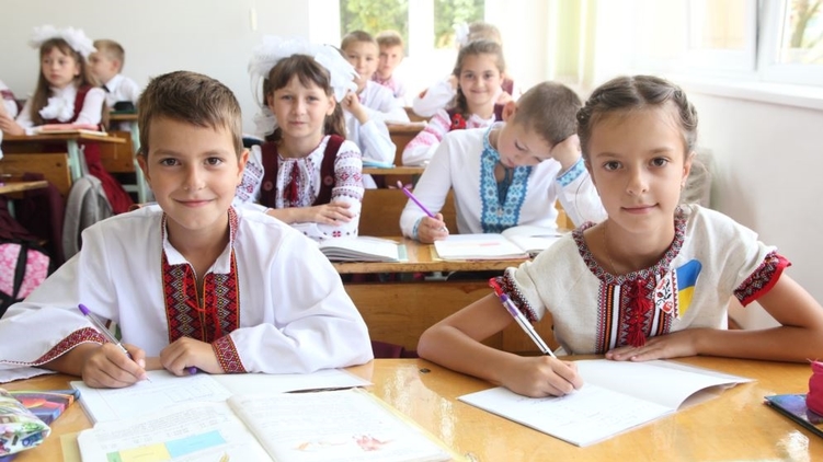 PASE thông qua Nghị quyết cứng rắn đối với luật giáo dục của Ukraine