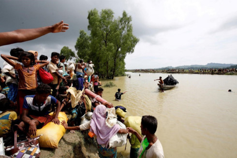 Lật thuyền chở người Rohingya, 5 người chết, hàng chục người mất tích