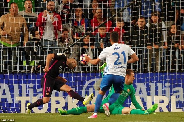 Barcelona tìm chiến thắng đậm trước “kẻ khốn cùng”