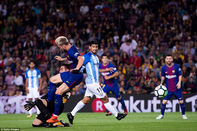 Hạ gục Malaga, Barcelona bỏ xa Real Madrid 8 điểm