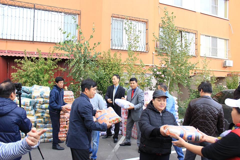 VTV4 và VTC đưa tin về buổi phát quà từ thiện cho dân địa phương của Hội người Việt Nam tỉnh Odessa