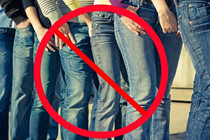 Công chức TP.HCM ủng hộ cấm mặc quần jeans đi làm