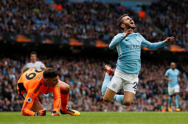 Man City 3-0 Burnley: Thầy trò Guardiola bứt phá