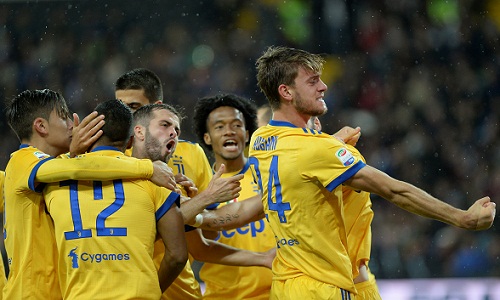 Juventus thắng với tỷ số quần vợt, thu hẹp cách biệt với Napoli