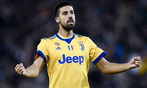 Juventus thắng với tỷ số quần vợt, thu hẹp cách biệt với Napoli