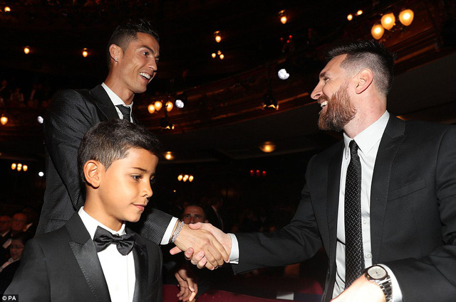 C.Ronaldo giành giải cầu thủ hay nhất thế giới của FIFA 2017