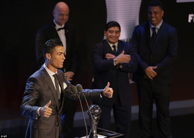 C.Ronaldo giành giải cầu thủ hay nhất thế giới của FIFA 2017