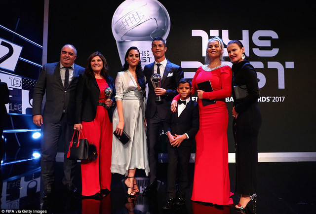 C.Ronaldo giành giải cầu thủ hay nhất thế giới của FIFA 2017