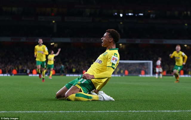 Arsenal ngược dòng thành công nhờ "măng non" 18 tuổi