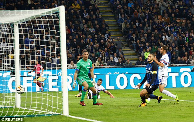 Thắng nghẹt thở Sampdoria, Inter nhảy lên dẫn đầu Serie A