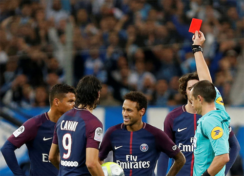 Neymar nhận án treo giò một trận