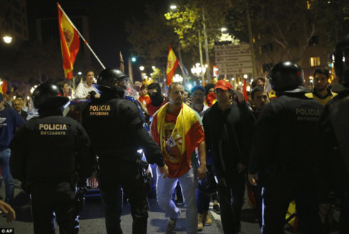 Tuyên bố độc lập, Catalonia bước vào cuộc phiêu lưu đầy rủi ro