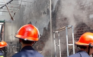 Thái Bình: Hỏa hoạn thiêu rụi nhà hàng trên phố