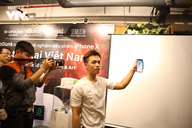 Đeo kính râm, giả trang thành nữ, iPhone X có nhận ra chủ?