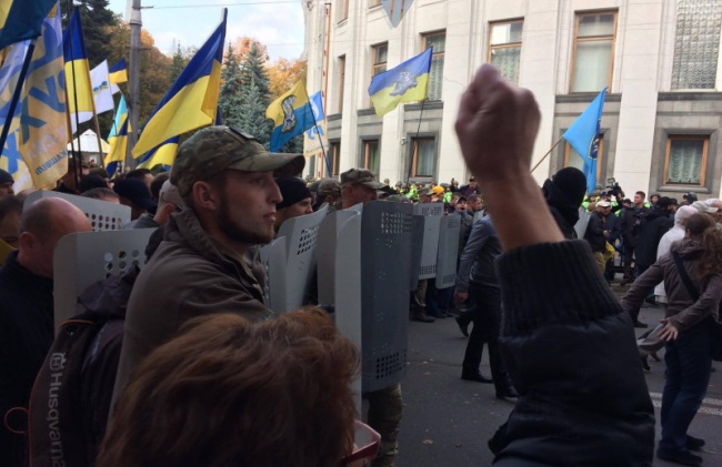 Cố vấn Bộ trưởng nội vụ Ukraine Skirak bị người biểu tình tấn công, đánh đập