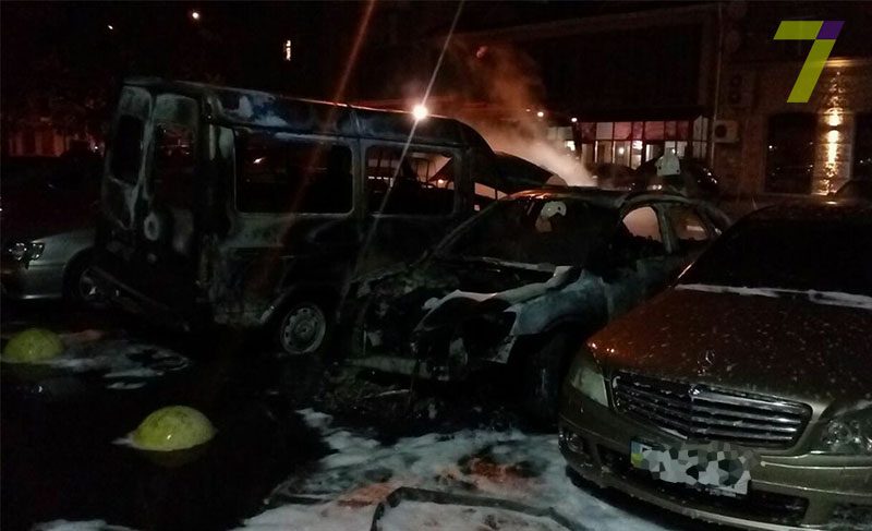 Đêm qua hàng loạt xe bị đốt cháy ở Odessa