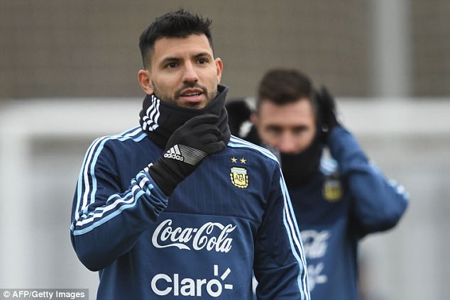 Lionel Messi run rẩy trong cái lạnh tại nước Nga