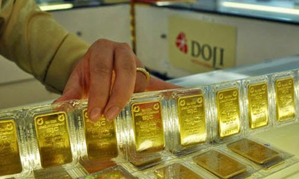 Giá vàng hôm nay 14/11: Ồ ạt bán tháo, vàng chìm đáy thấp
