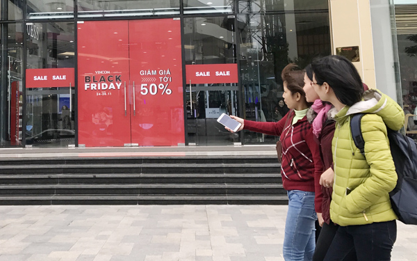 Black Friday rầm rập khuyến mại