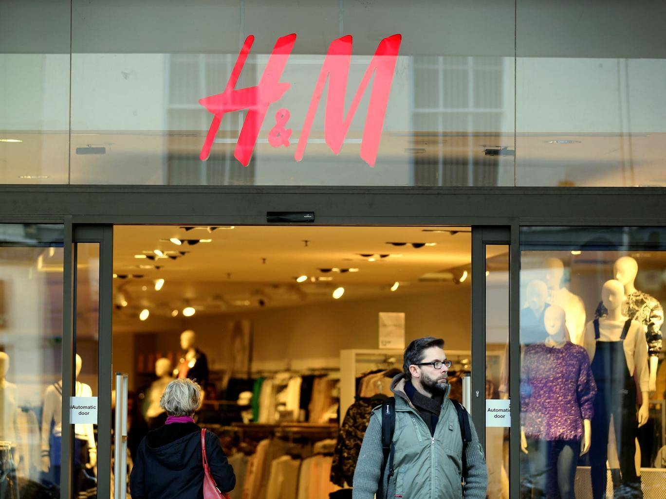 Đốt bỏ hàng tấn quần áo H&M để phát điện