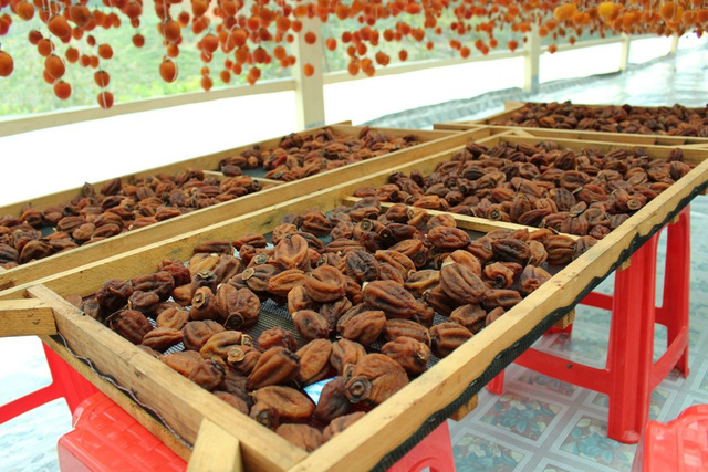 Cả làng “phất” lên nhờ làm hồng treo đặc sản