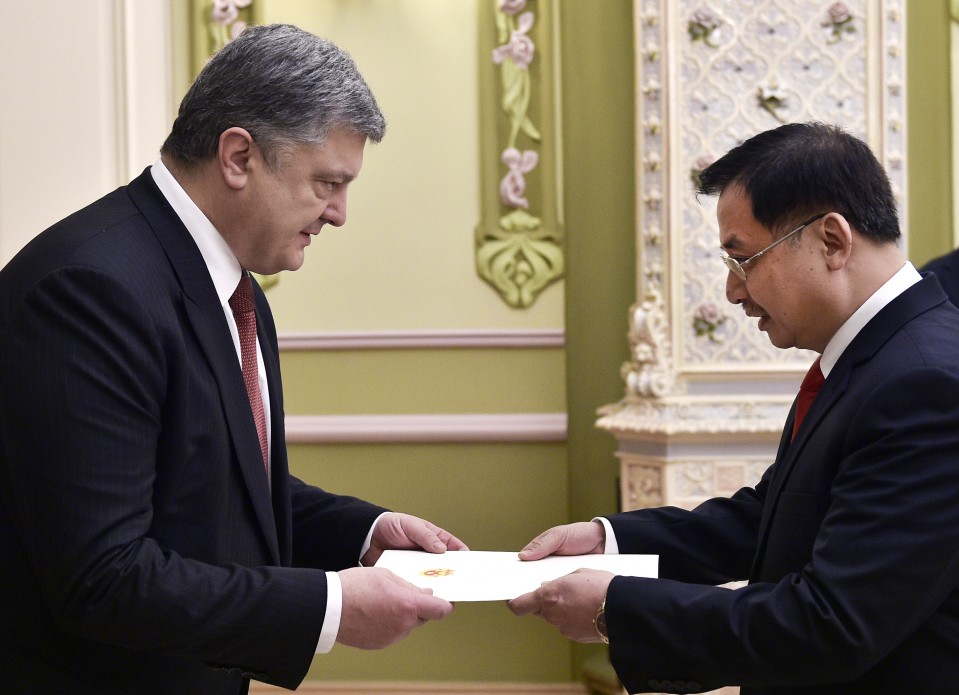 Đại sứ Đặc mệnh toàn quyền Việt Nam tại Ucraina trình quốc thư lên Tổng thống Ucraina
