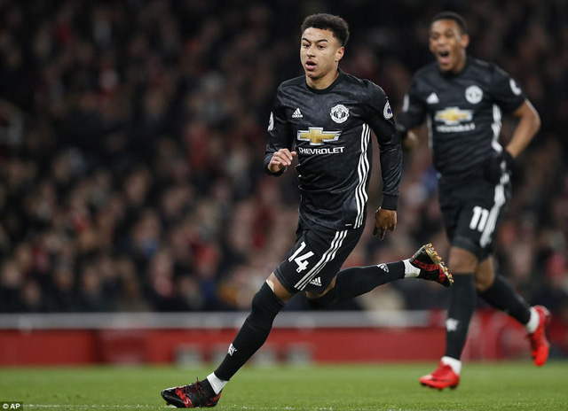 Arsenal 1-3 MU: Cú đúp của Lingard, Pogba nhận thẻ đỏ