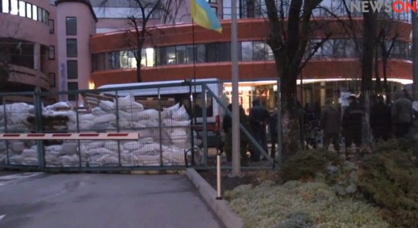 Kênh truyền hình NewsOne tại Kiev bị những người bịt mặt phong tỏa