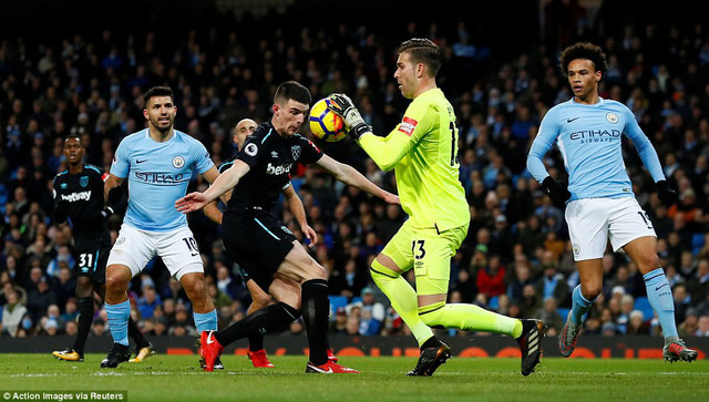 Silva ghi bàn thắng muộn, Man City ngược dòng thắng West Ham