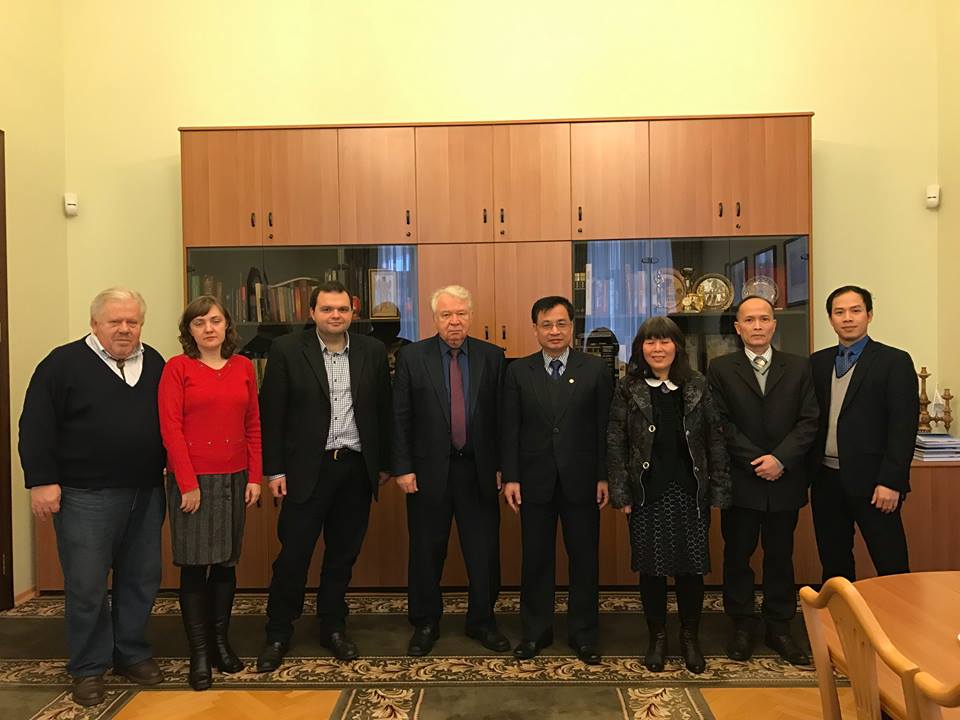 Đại sứ Việt Nam tại Ucraina thăm Viện ngôn ngữ, trường Đại học Tổng hợp quốc gia Kiev mang tên Taras shevchenko