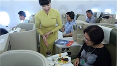 Bộ Giao thông tính bán suất ăn máy bay tối đa 100.000 đồng/suất/chuyến