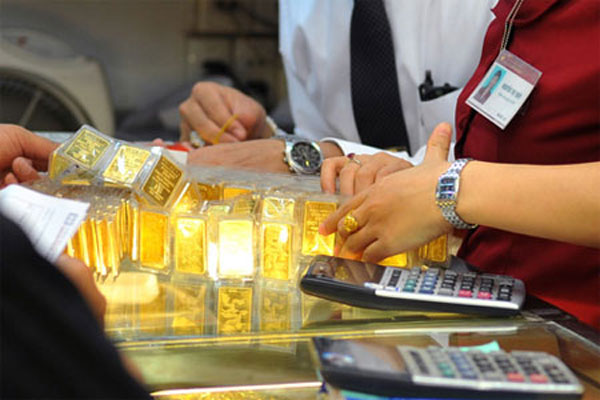 Giá vàng hôm nay 8/12: Thủng đáy 200 ngày, lao dốc không dừng