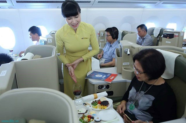 Bộ Giao thông tính bán suất ăn máy bay tối đa 100.000 đồng/suất/chuyến