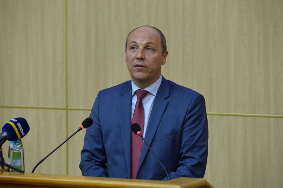 Parubi: Sẽ không sửa đổi gì trong phần ngôn ngữ thuộc luật về giáo dục tại Ukraine