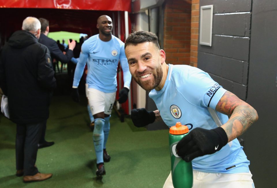 Loạn đả derby Manchester: Sao MU hiếu chiến "trả thù" cho Mourinho