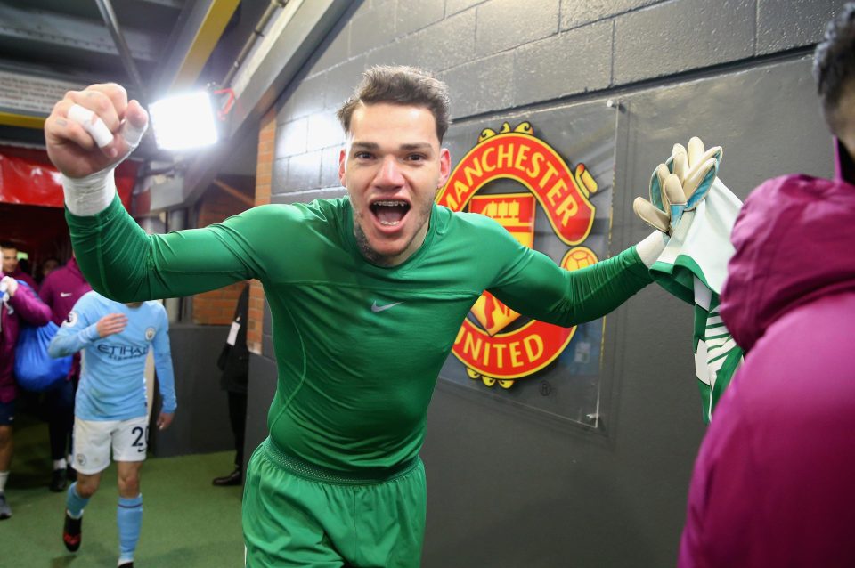 Loạn đả derby Manchester: Sao MU hiếu chiến "trả thù" cho Mourinho