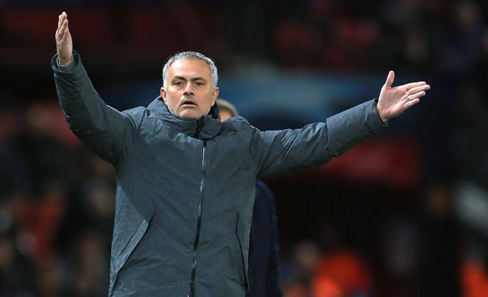 Loạn đả derby Manchester: Sao MU hiếu chiến "trả thù" cho Mourinho