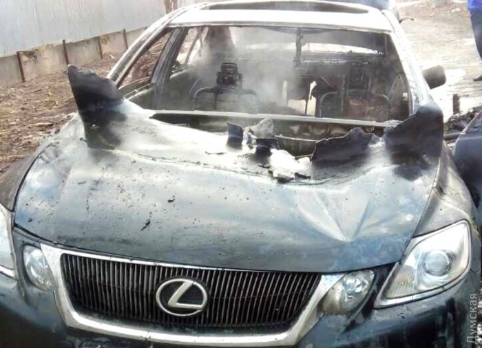 Odessa: Chiếc Lexus của cán bộ thành phố bị đốt