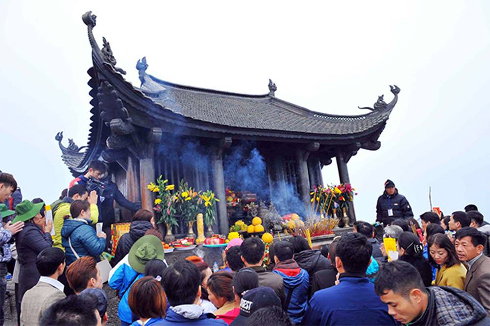 2018: Thu phí tham quan danh thắng Yên Tử