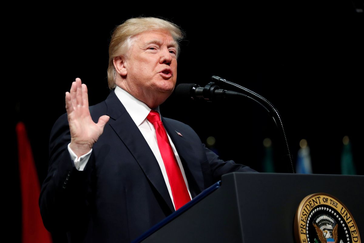 Tổng thống Mỹ Trump kêu gọi hủy sổ xố thẻ định cư “Grin -Card”