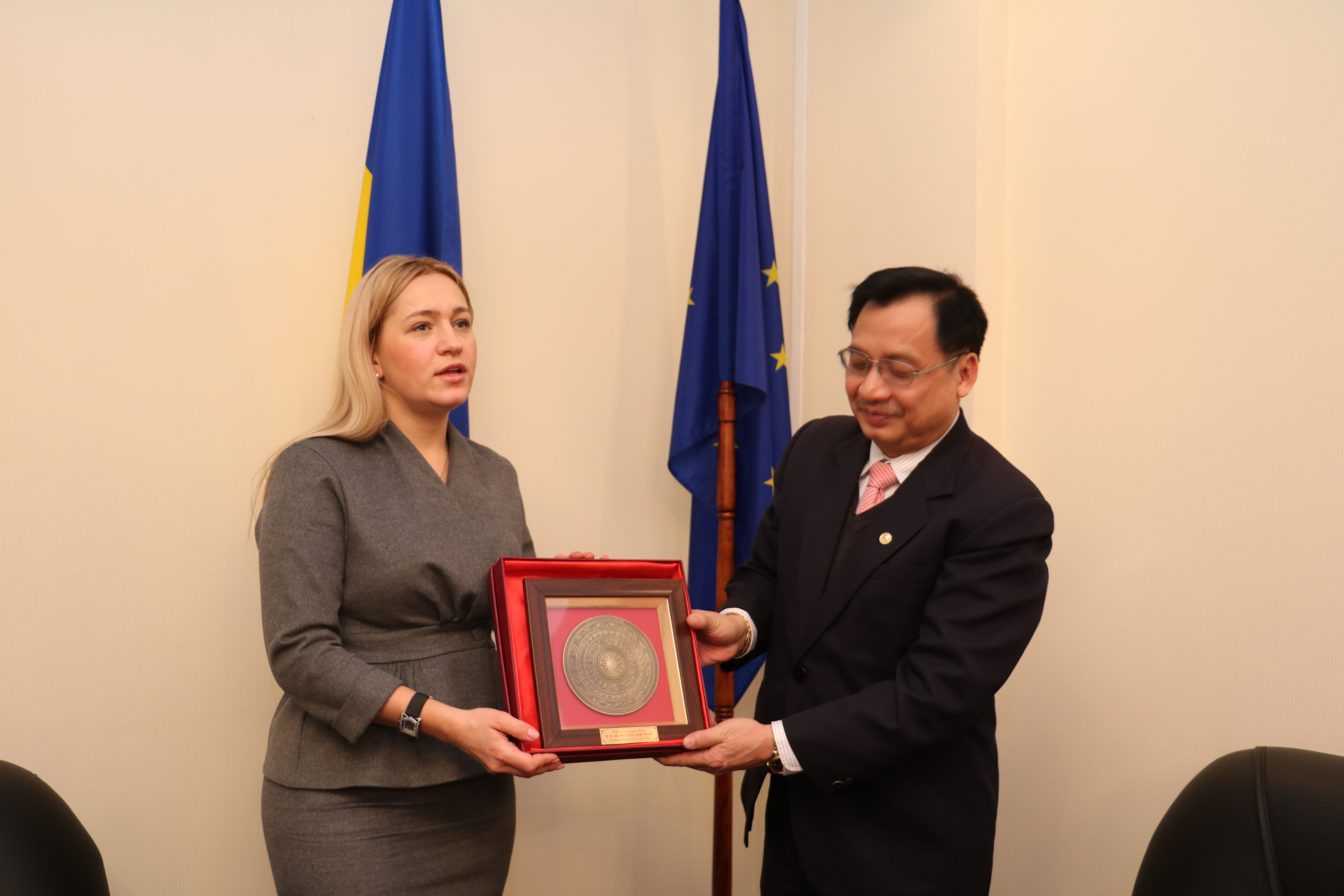 Đại sứ Việt Nam tại Ucraina làm việc với Chủ tịch Nhóm Nghị sỹ hữu nghị Ucraina - Việt Nam
