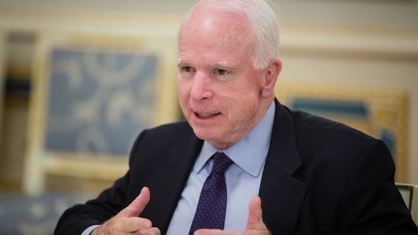 McCain: Việc cung cấp vũ khí cho Ukraine sẽ không xung đột với hòa bình trong nước
