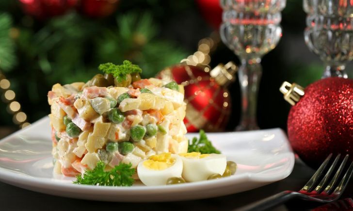 Đắt đỏ hơn ở châu Âu: Bữa tiệc Năm mới "ăn" 50% tiền lương hàng tháng của người Ukraine